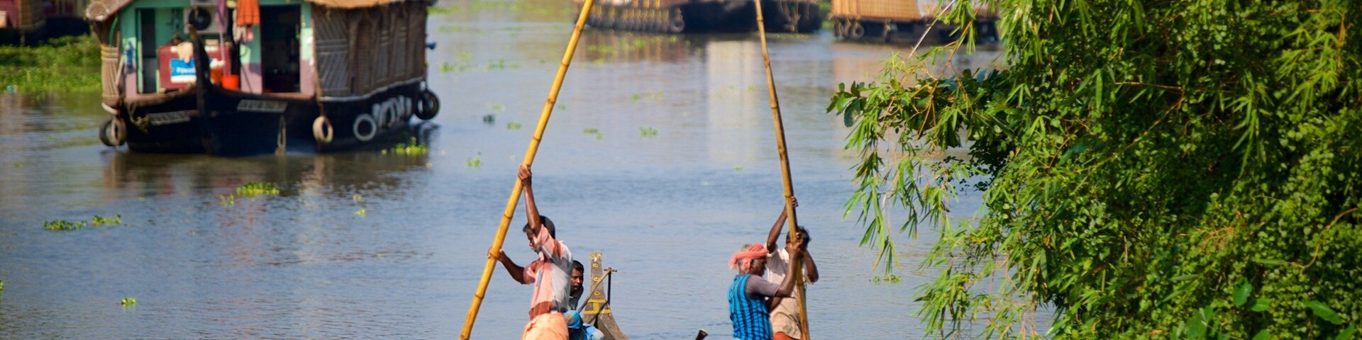 เขต Alappuzha ซึ่งรวมถึง แม่น้ำหรือลำธาร และ พายเรือคายัคหรือเรือแคนู