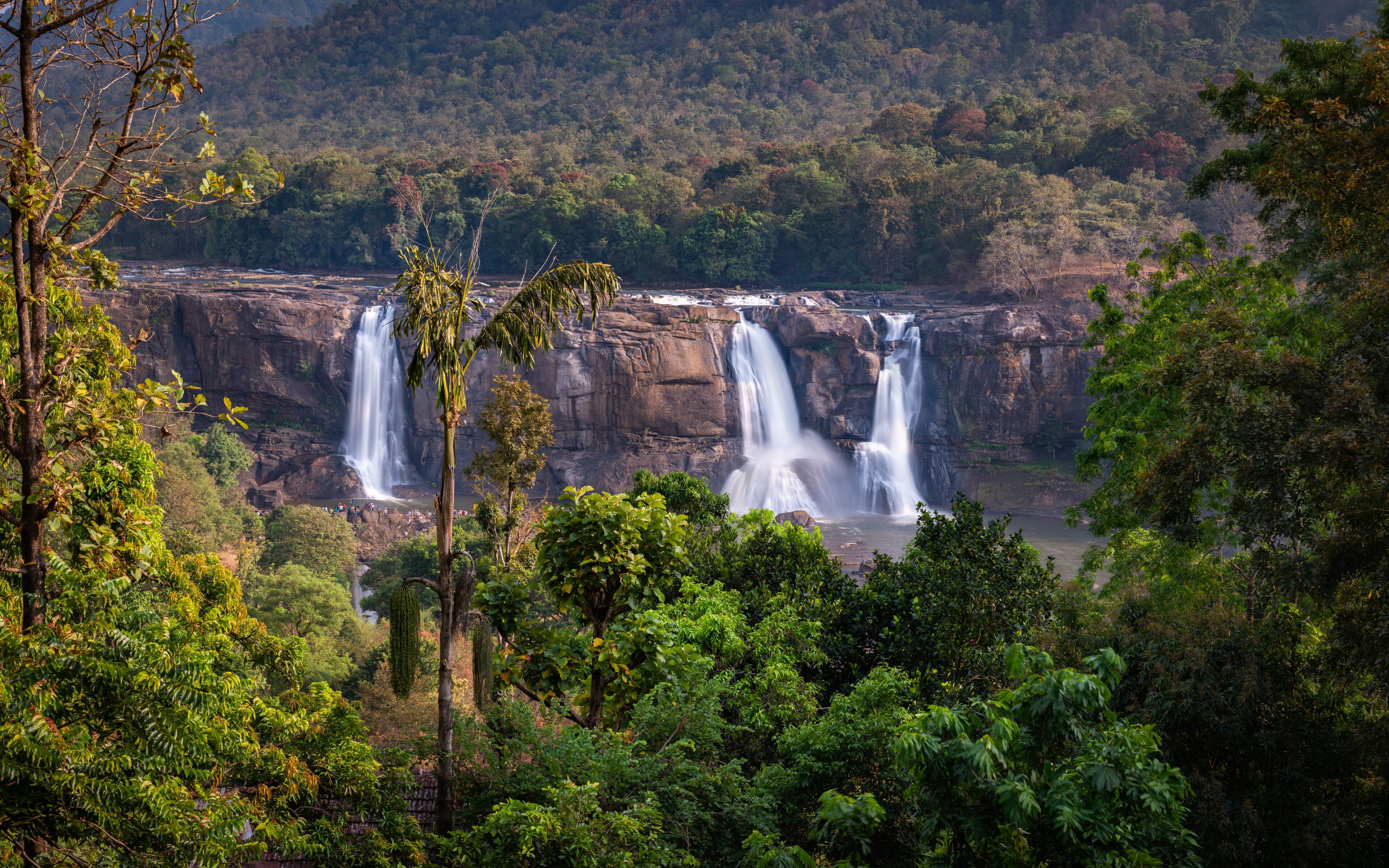 Athirapally Falls (cascade)