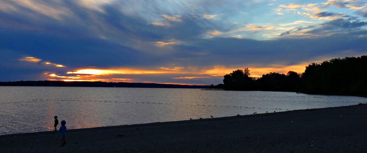 Always a fantastic sunset at this beach on the Ottawa River.  Apparently, environmental conditions in the Ottawa Valley produce great colours!
#goldenhour