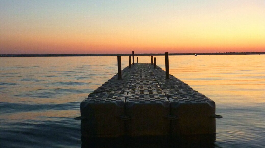 Twilight at the Marina. This is a great spot for the beach, the sailing school, and the restaurant overlooking the river. A beautiful spot for watching the sunset, and to have the beach to yourself.
#waterlust