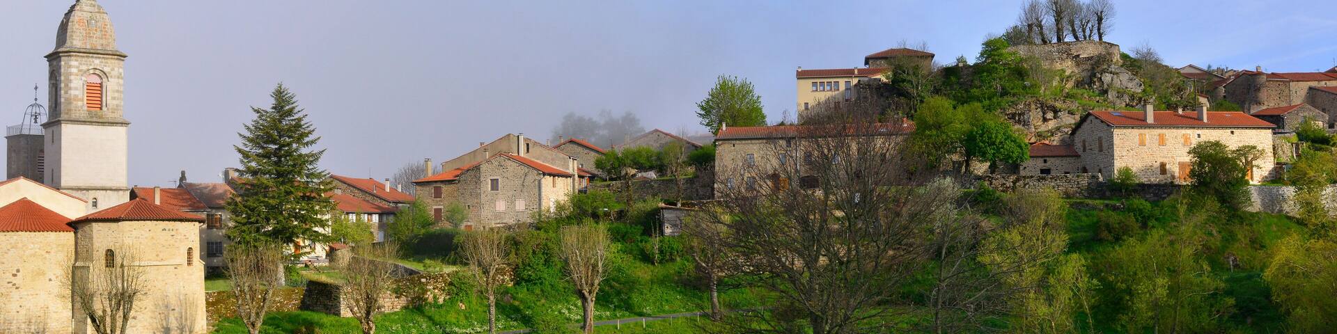 Panoramique paysage de Pradelles (43420), Haute-Loire en Auvergne-Rhône-Alpes, France