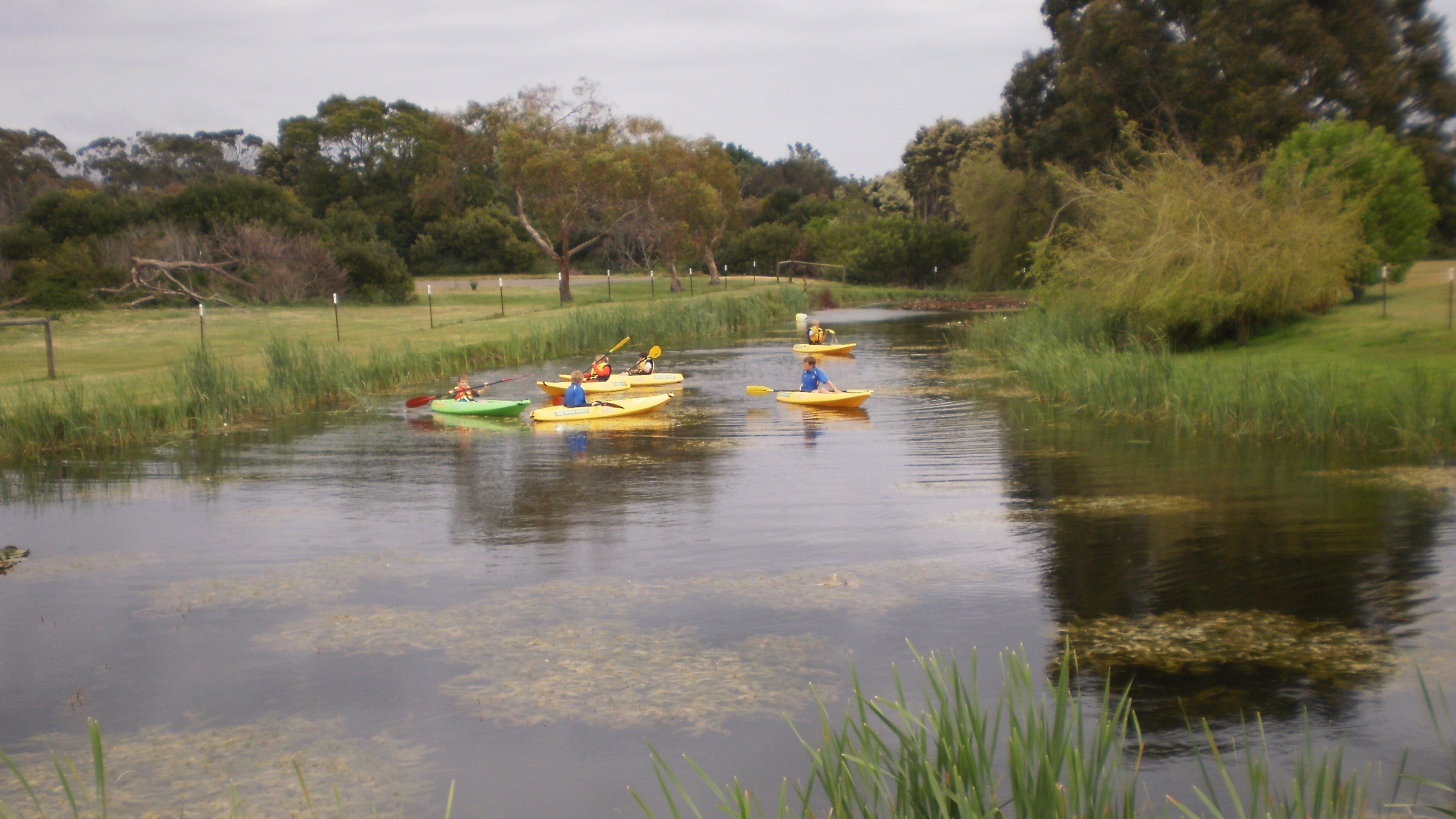 Port Sorell montrant scènes tranquilles, kayak ou canoë et mare
