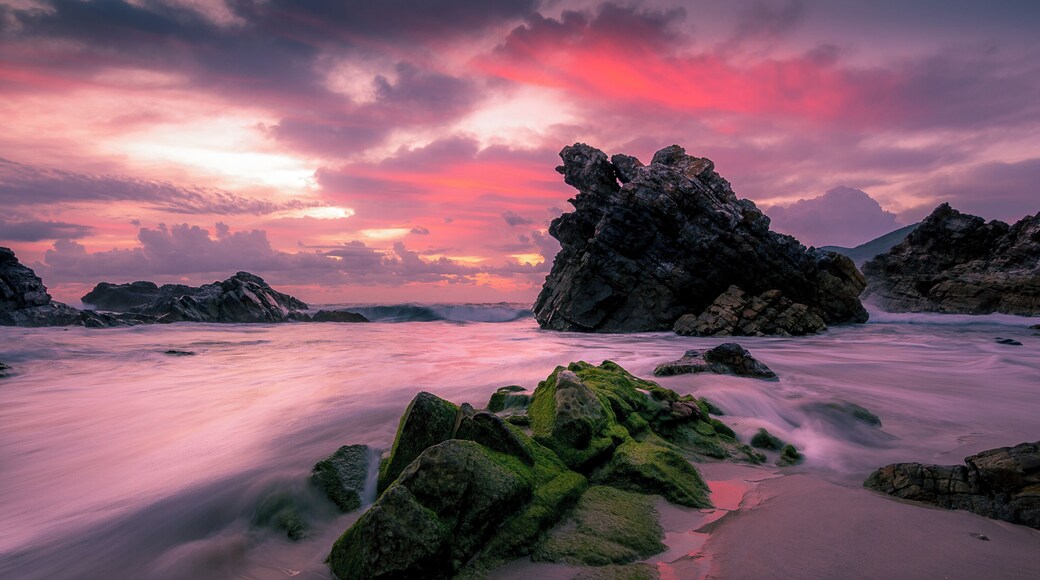 A very quiet beach next to the more popular main beaches of Forster, Burgess beach has some amazing rock formations making it a great sunrise photography location. #nature #trovember
