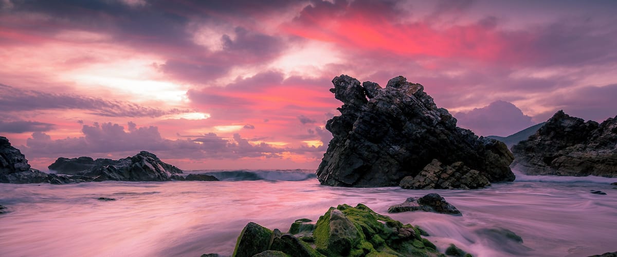 A very quiet beach next to the more popular main beaches of Forster, Burgess beach has some amazing rock formations making it a great sunrise photography location. #nature #trovember