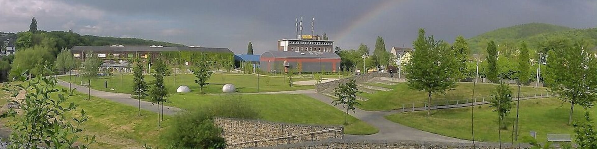 Ennepebogen Gevelsberg mit Regenbogen im Hintergrund