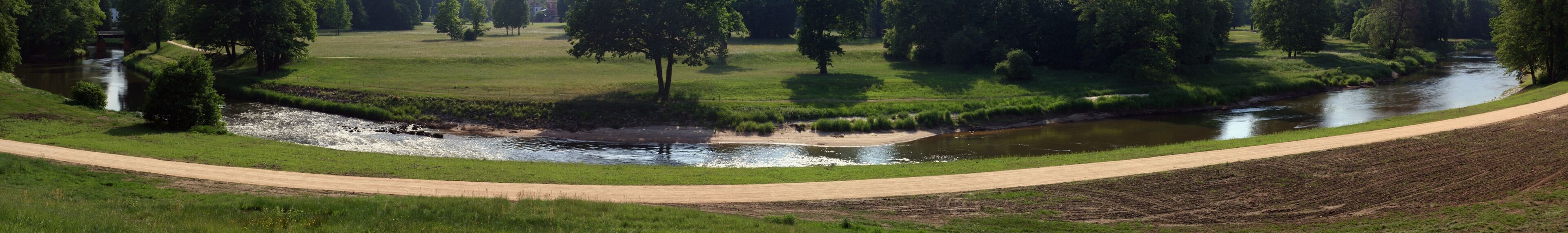 Nysa Łużycka w Parku Mużakowskim