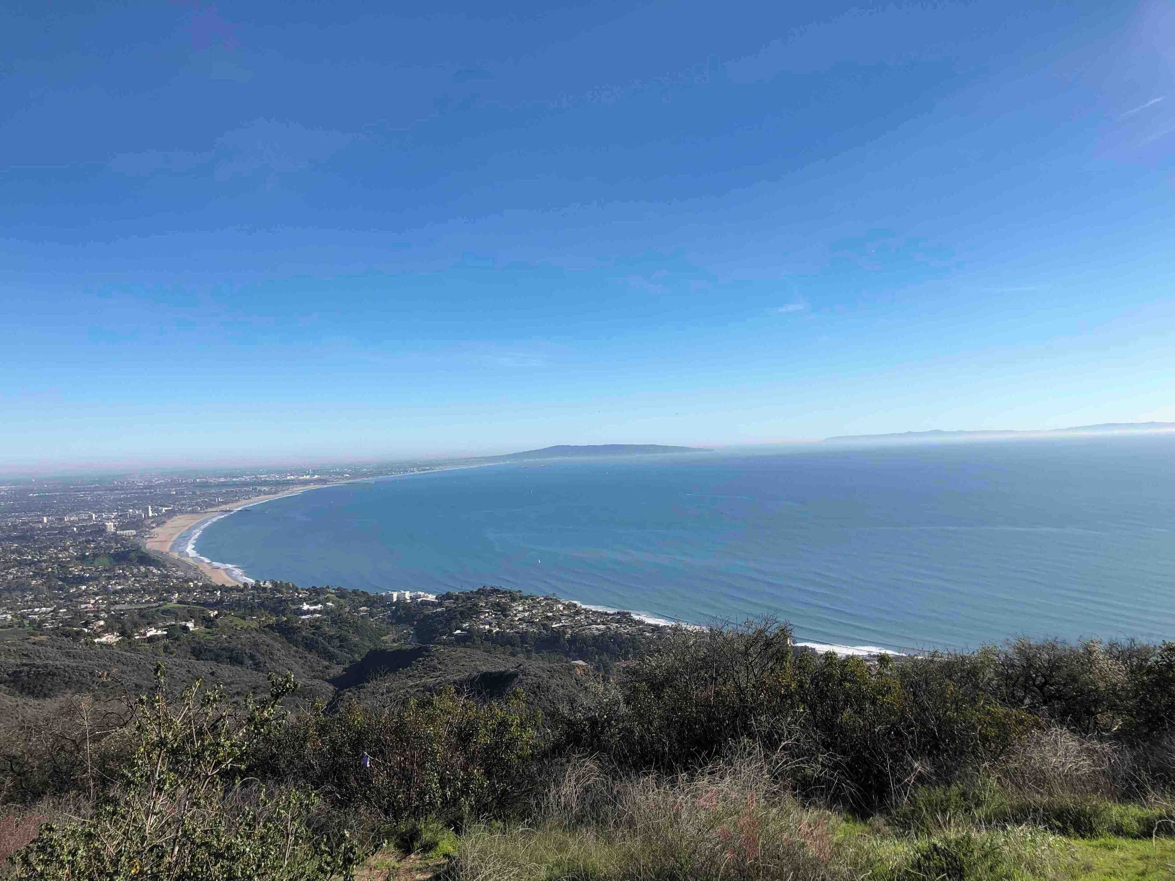 On days like this I’m reminded how lucky I am to live in LA. #beautifulcoastlines #caliliving #hiking