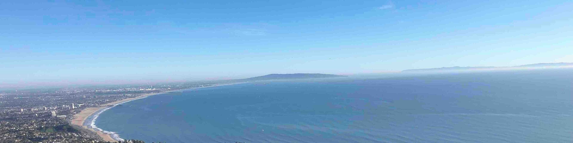 On days like this I’m reminded how lucky I am to live in LA. #beautifulcoastlines #caliliving #hiking