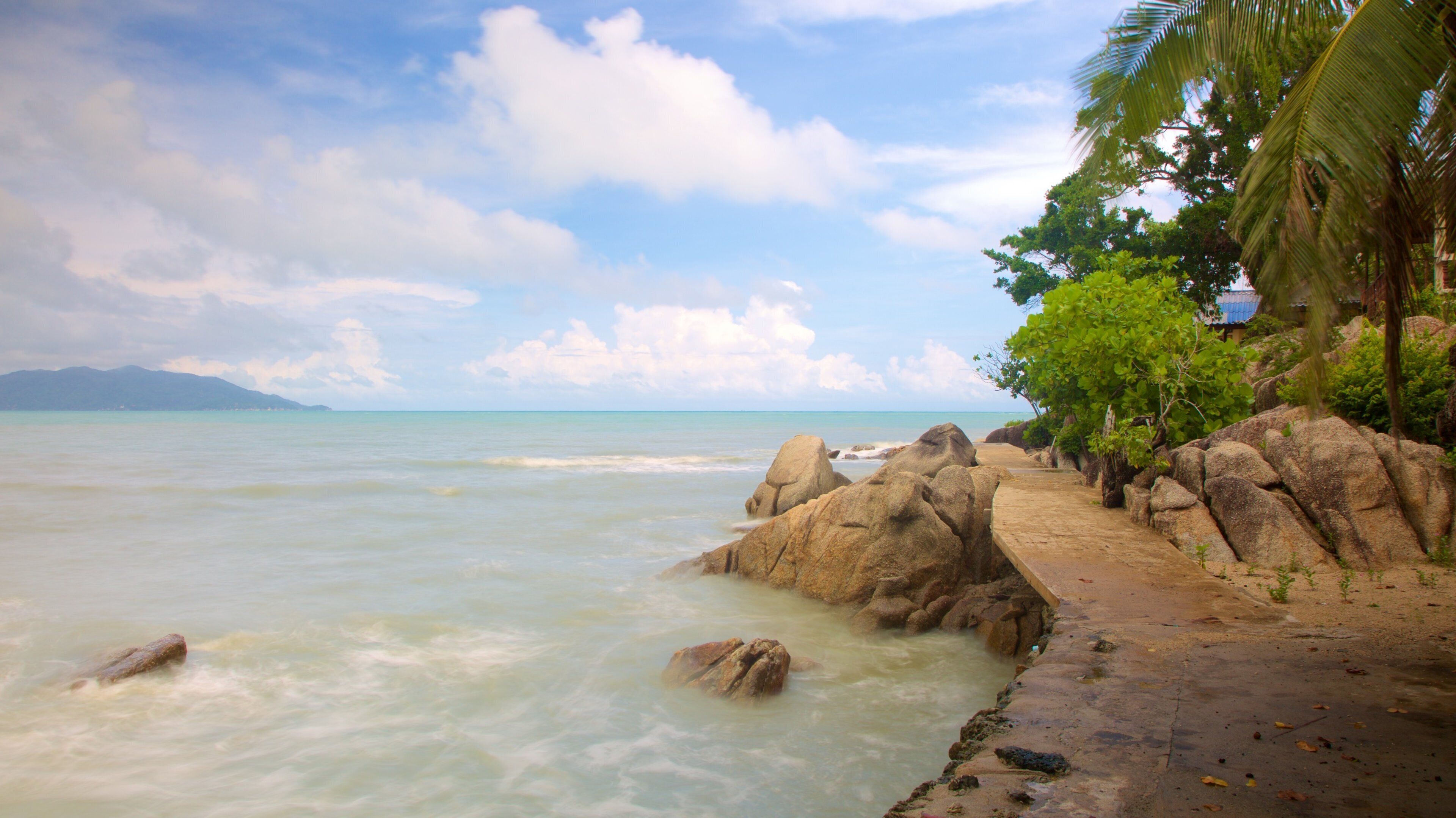 Ko Samui que incluye costa escarpada