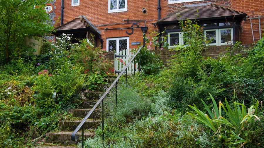 Eynsford which includes a house and a garden