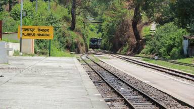 A small town with no mark of urbanisation is this beautiful Palampur situated in Himachal Pradesh. Keep your self busy by gazing over the beautiful snow clad mountains, tall trees and a running train.