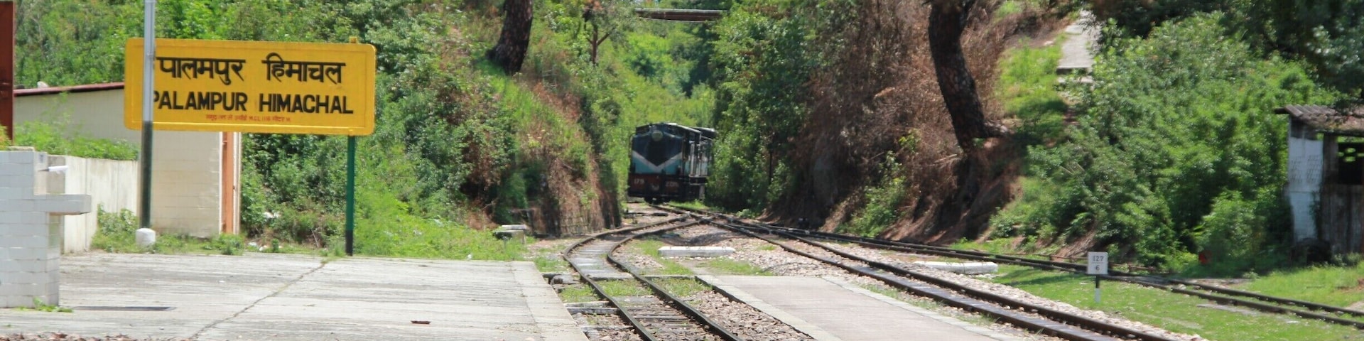 A small town with no mark of urbanisation is this beautiful Palampur situated in Himachal Pradesh. Keep your self busy by gazing over the beautiful snow clad mountains, tall trees and a running train.