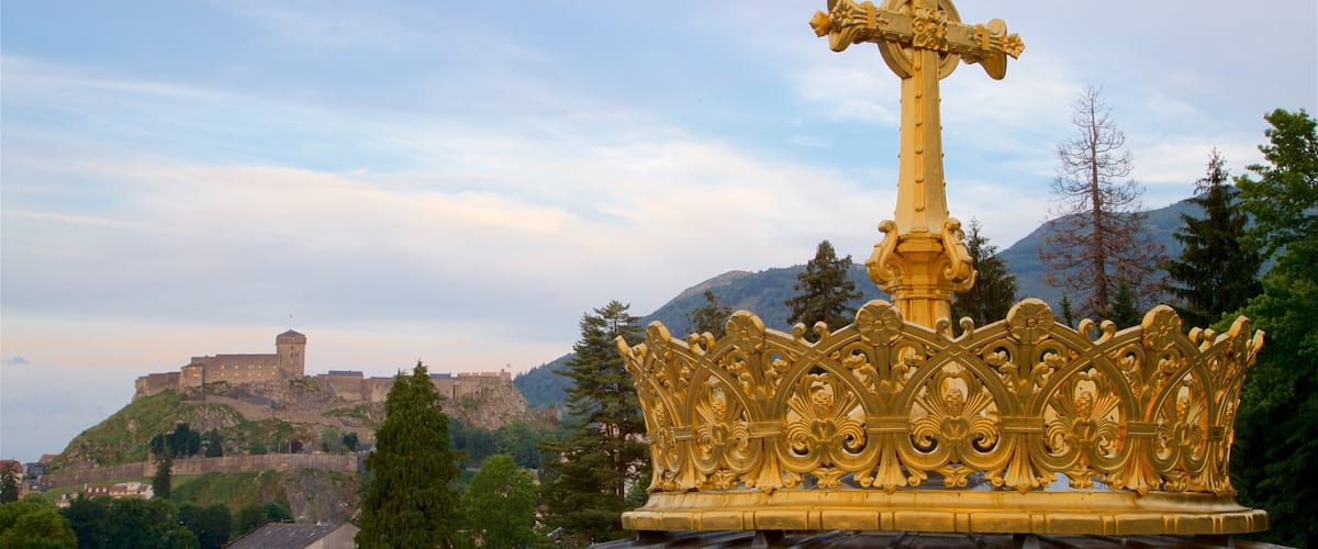 Rosenkranz-Basilika das einen religiöse Aspekte und Landschaften