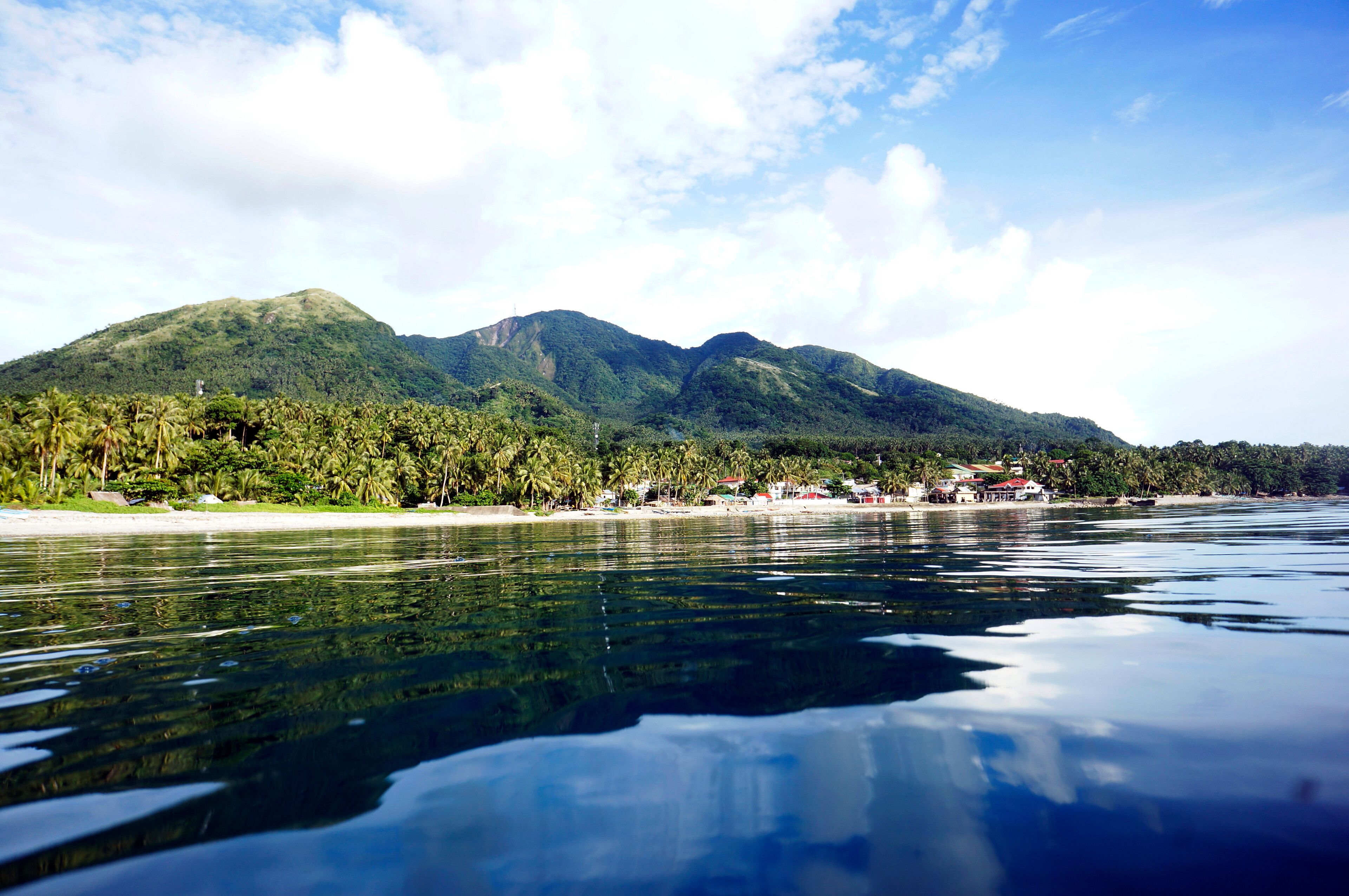 Blick vom Meer auf Pintuyan