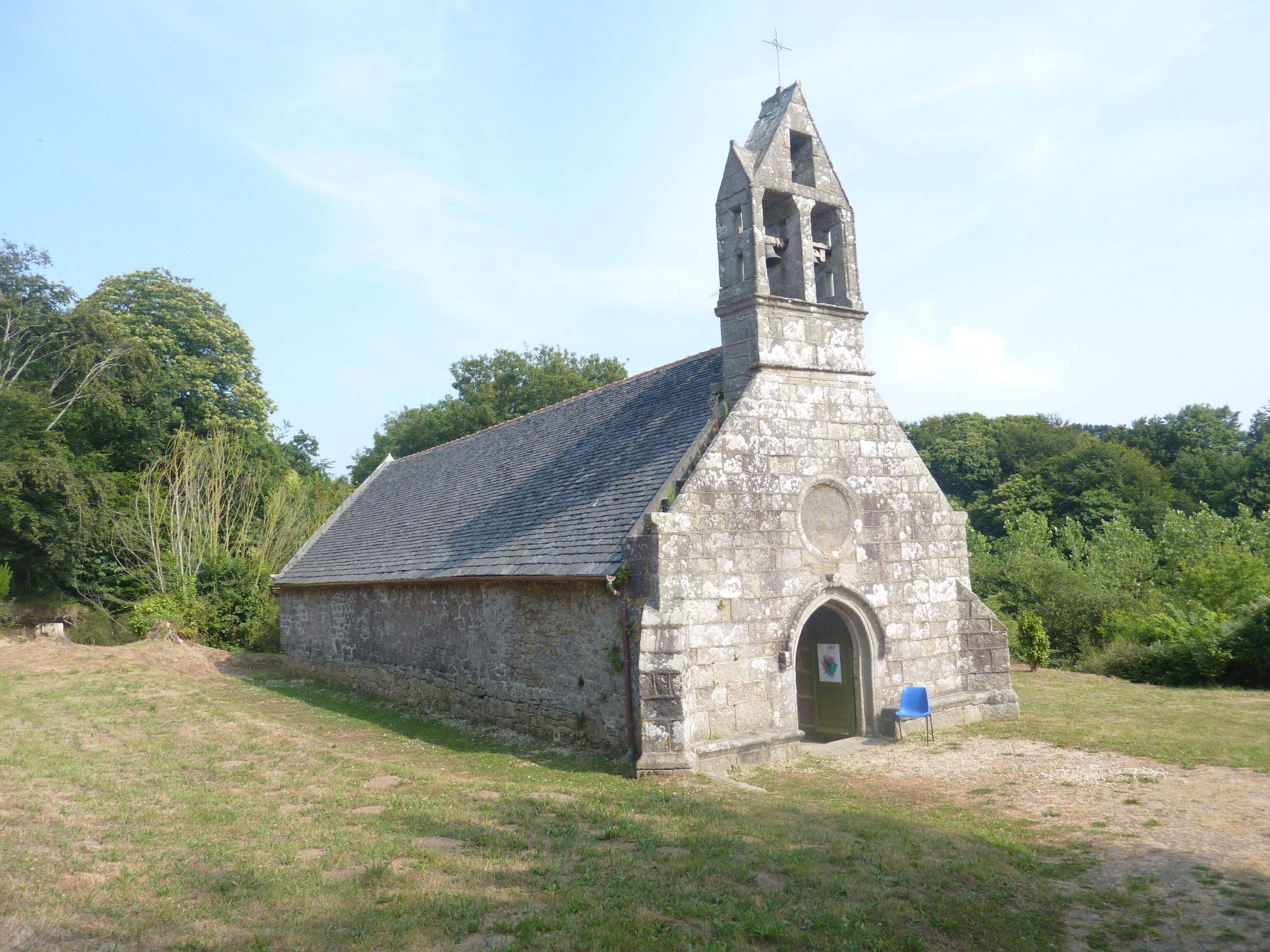 Plouescat : la chapelle Notre-Dame de Kerzéan : vue extérieure d'ensemble.
