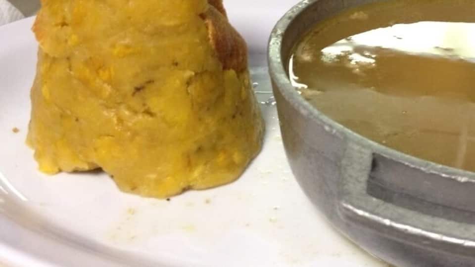 Caldo de Pollo con Mofongo, corre!