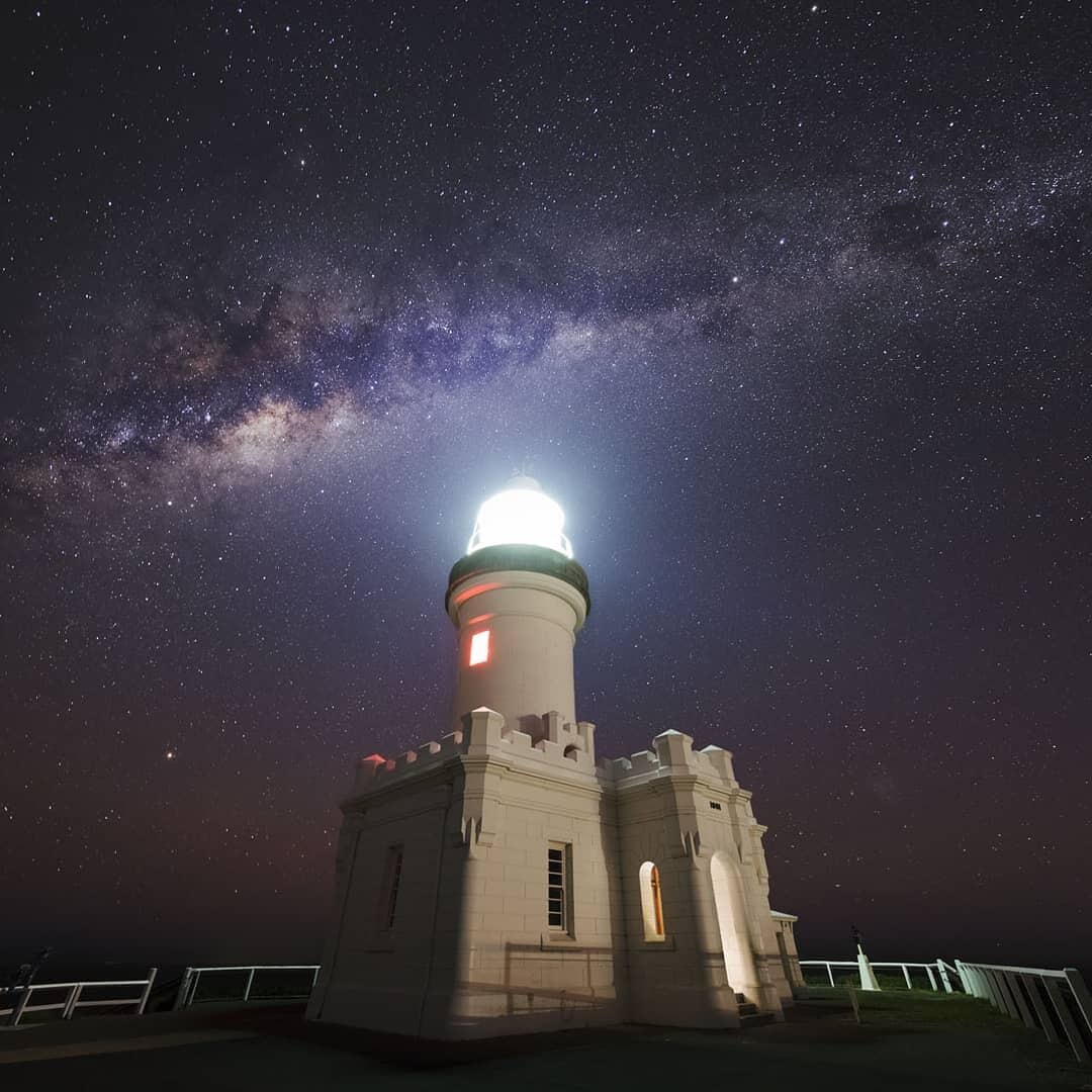 Byron Bay Lighthouse has some pretty spectacular views during the day but to see it at night under a clear sky with the Milky Way over head is another experience 😍  Looking forward to more astro this season!