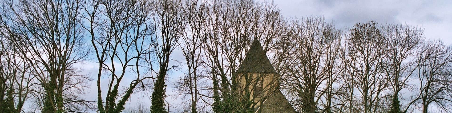 Reichardtswerben (Weißenfels), the Oberteich (upper pond) and the village church