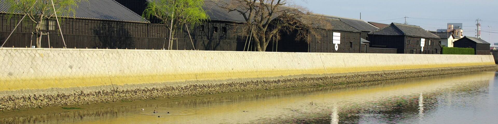 半田運河沿いのミツカンの倉庫群