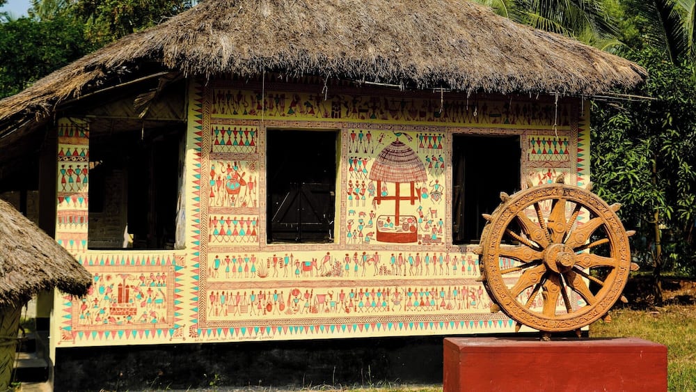 Srijani Shilpagram at Shantiniketan
In 1901, Rabindranath started a school at Shatiniketan named Brahmachary Ashram that was modelled on the lines of the ancient gurukul system. After he received the Nobel Prize that enhanced not only the Pride of India but also the prestige of Shantiniketan, the school was expanded into a university. It was renamed Visva Bharati, which Tagore defined as “where the world makes a home in a nest.”