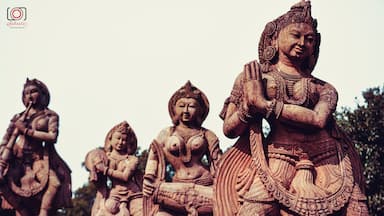 Srijani Shilpagram at Shantiniketan
In 1901, Rabindranath started a school at Shatiniketan named Brahmachary Ashram that was modelled on the lines of the ancient gurukul system. After he received the Nobel Prize that enhanced not only the Pride of India but also the prestige of Shantiniketan, the school was expanded into a university. It was renamed Visva Bharati, which Tagore defined as “where the world makes a home in a nest.”