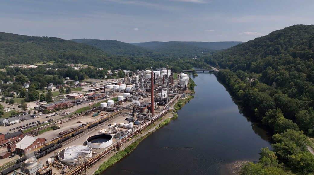 United Refining Company petroleum oil refinery in Warren, Pennsylvania processing 70,000 barrels of crude oil daily. Located by Allegheny River it produces gasoline and diesel fuel.