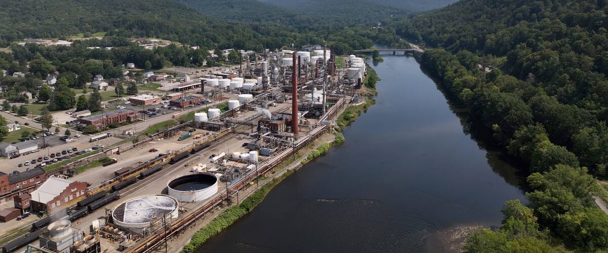 United Refining Company petroleum oil refinery in Warren, Pennsylvania processing 70,000 barrels of crude oil daily. Located by Allegheny River it produces gasoline and diesel fuel.