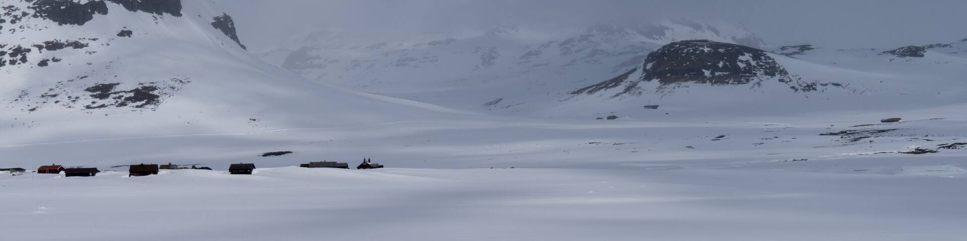 Góry Skandynawskie pokryte śniegiem w regionie Hemsedal w Norwegii
