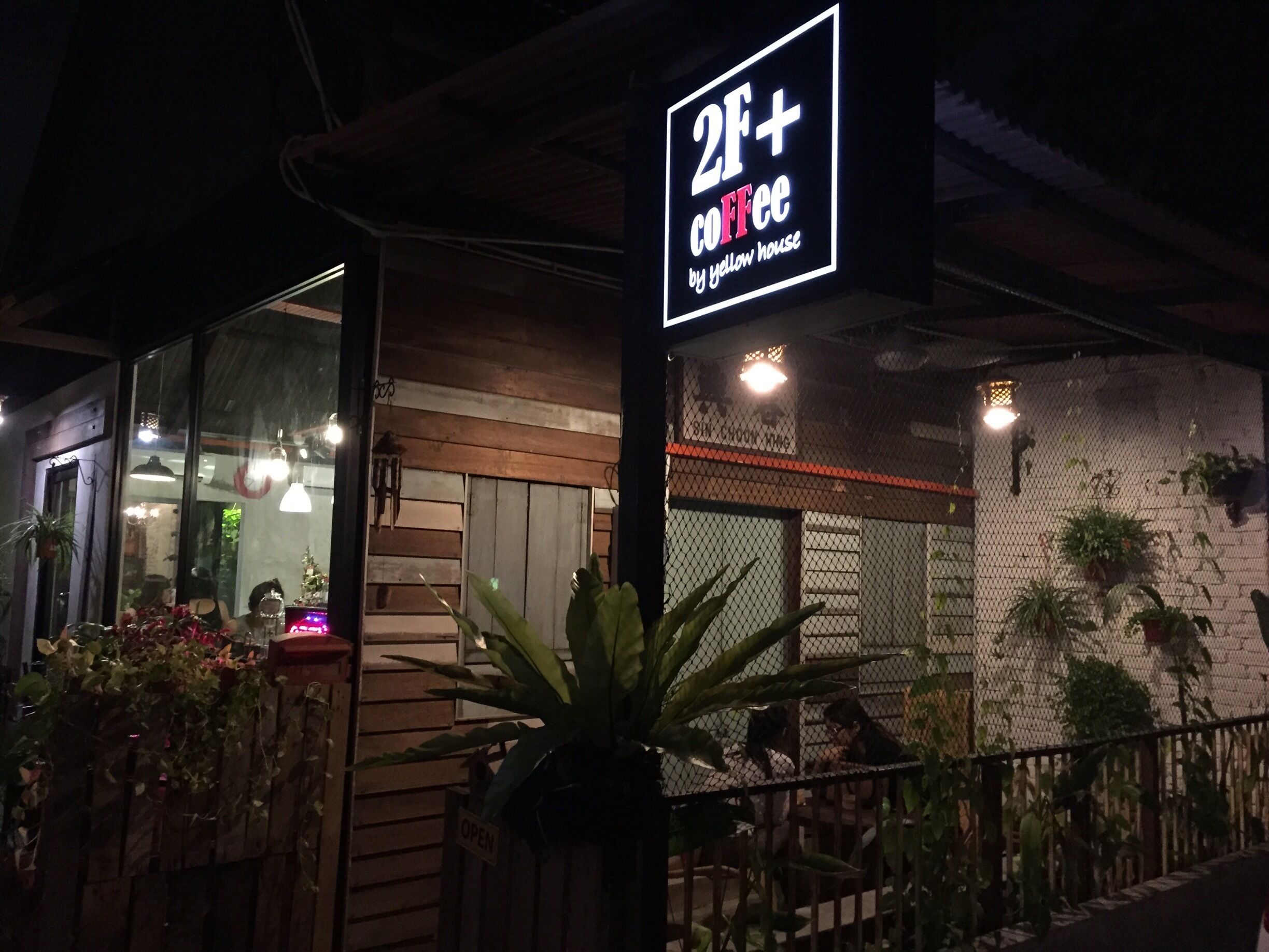 A nice coffee place with character and friendly staff. As usual I ordered my flat white (off the menu). Coffee is good but less body and mid aftertaste. Food is nicely presented and good. Give it a try!