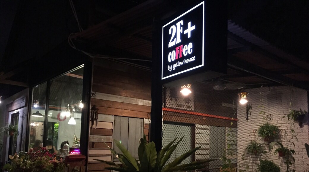 A nice coffee place with character and friendly staff. As usual I ordered my flat white (off the menu). Coffee is good but less body and mid aftertaste. Food is nicely presented and good. Give it a try!