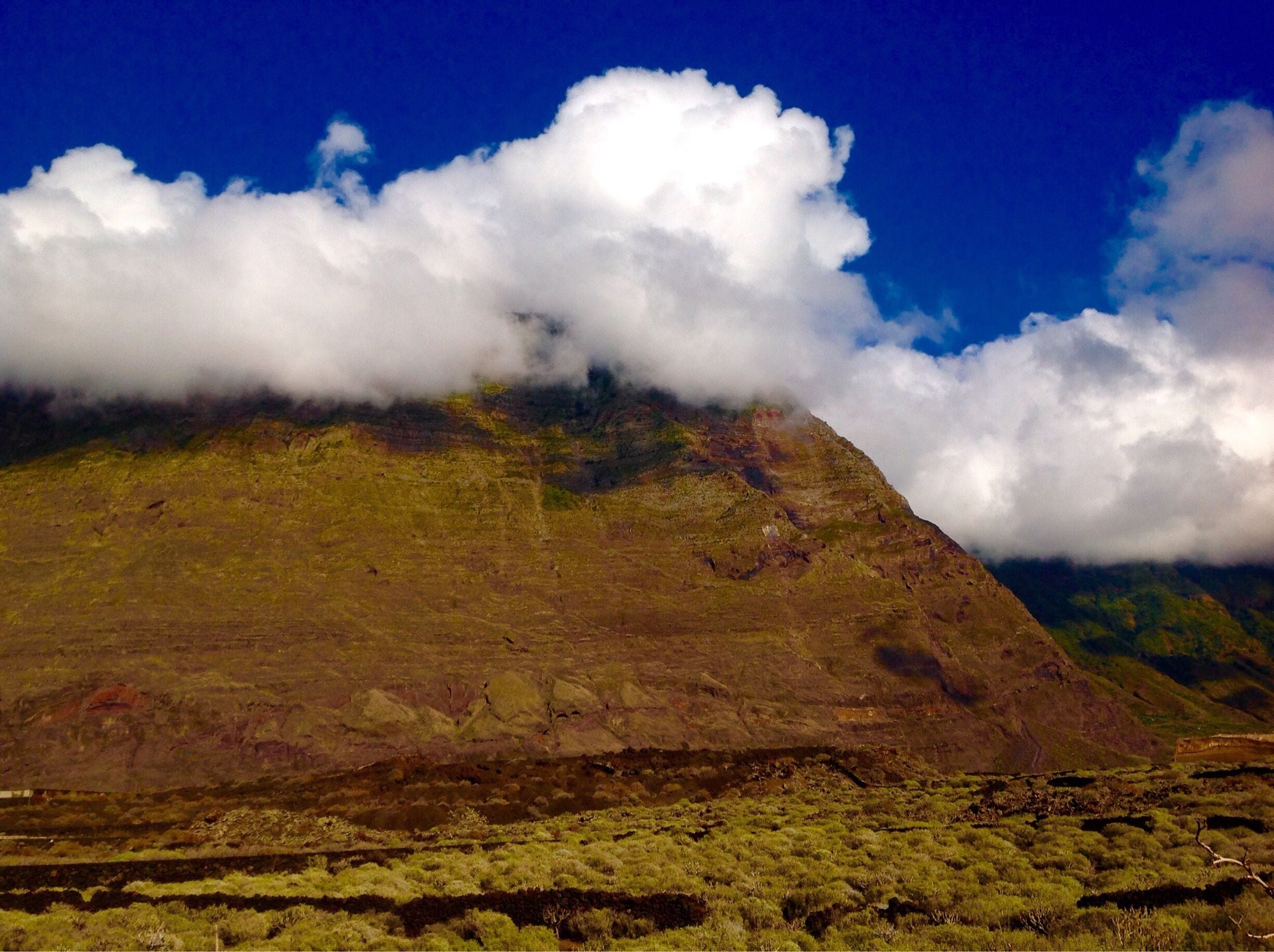 On top of this cliffs there is one of the best view of the island of El Hierro. El mirador de la Peña, was done by the great artist Cesar Manrique. #hiking 