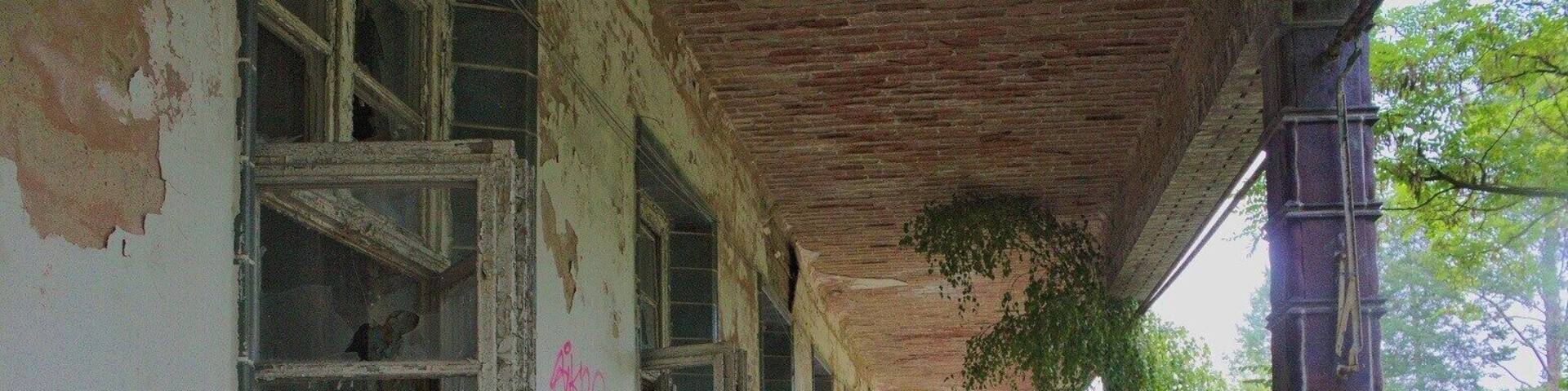 Alte Chirurgie - im alten Lungensanatorium Beelitz-HeilstÀtten
Old Surgery - in the old sanatorium for lung diseases and tuberculosis Beelitz-HeilstÀtten