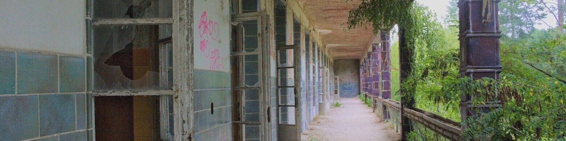 Alte Chirurgie - im alten Lungensanatorium Beelitz-Heilstätten
Old Surgery - in the old sanatorium for lung diseases and tuberculosis Beelitz-Heilstätten