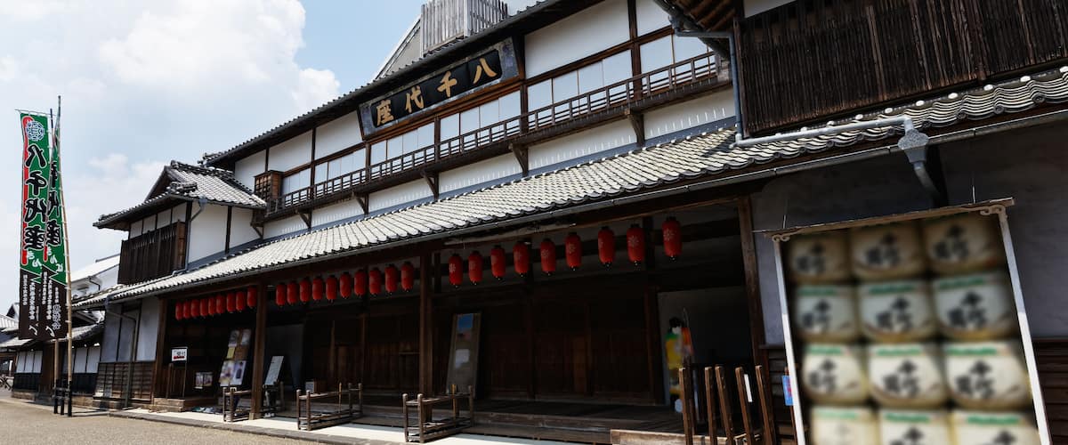 A traditional Japanese building with a tiled roof and wooden beams.