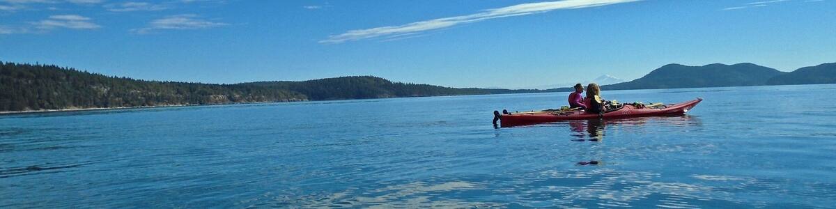 Went on a beautiful paddle around Pender Island with Pender Island Kayak Adventures. Saturna Island and Mt Washington in the background. #EndlessSummer