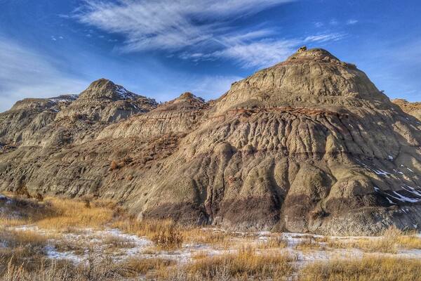 If youâre into crazy scenery, signs that warn of rattlesnakes and Montana beauty and adventure then Makoshika State Park in Glendive Montana is your place! Amazing views, hikes and scenery. #hiking
