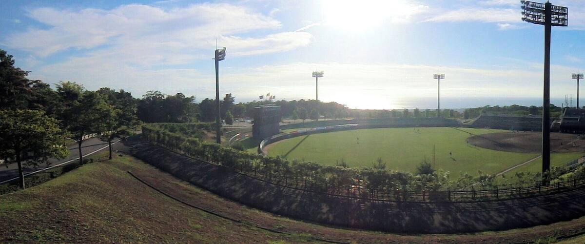 魚津桃山運動公園野球場 全景パノラマ 太陽