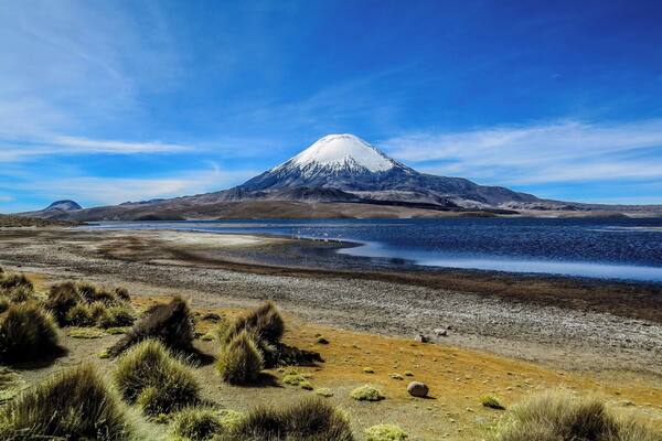 Parinacota Volcano and ChungarĂĄ Lake on the border of Chile and Bolivia. Photo taken on the chilean side at Lauca National Park.