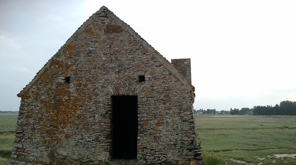This building is indexed in the Base Mérimée, a database of architectural heritage maintained by the French Ministry of Culture, under the reference PA00110665 .