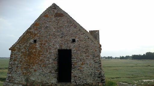 This building is indexed in the Base Mérimée, a database of architectural heritage maintained by the French Ministry of Culture, under the reference PA00110665 .