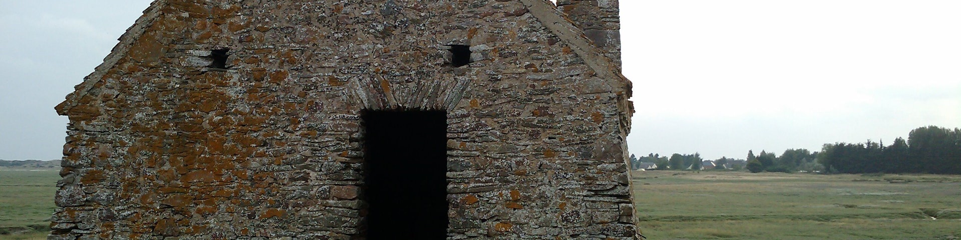 This building is indexed in the Base Mérimée, a database of architectural heritage maintained by the French Ministry of Culture, under the reference PA00110665 .