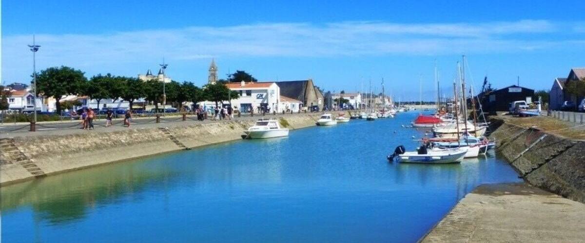 Nice walk out of town along the canal