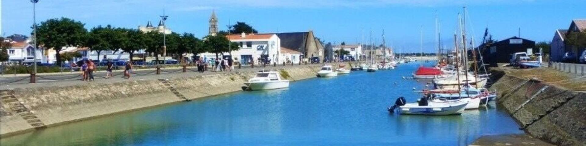 Nice walk out of town along the canal