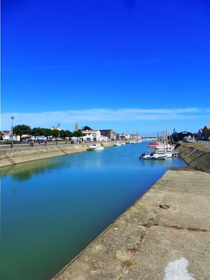 Nice walk out of town along the canal