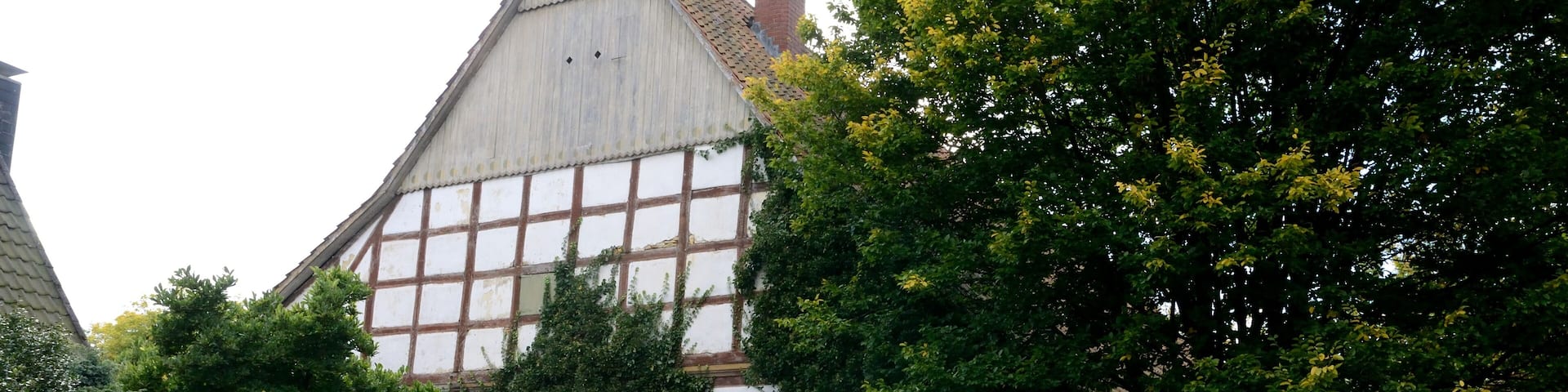 This is a photograph of an architectural monument. It is on the list of cultural monuments of LĂŒgde, no. 37