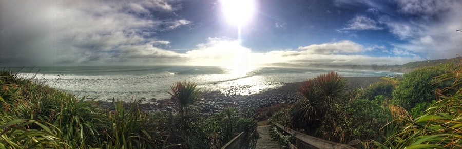 Manu bay, Raglan. One of the good spot for surfing! Wave after wave :) so good in winter as well, fresh water..raimbows..not crowded...enjoy the waves and the view around you! ☀️❤️