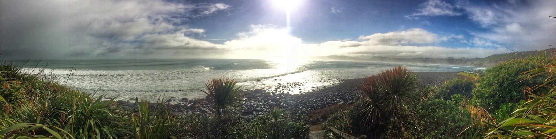 Manu bay, Raglan. One of the good spot for surfing! Wave after wave :) so good in winter as well, fresh water..raimbows..not crowded...enjoy the waves and the view around you! ☀️❤️