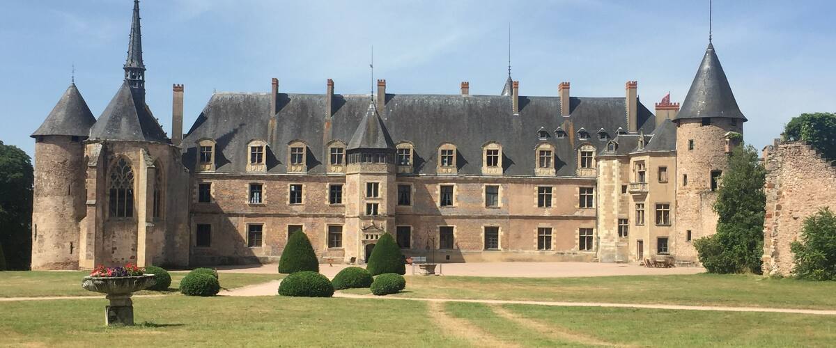 This building is indexed in the Base Mérimée, a database of architectural heritage maintained by the French Ministry of Culture, under the reference PA00093132 .