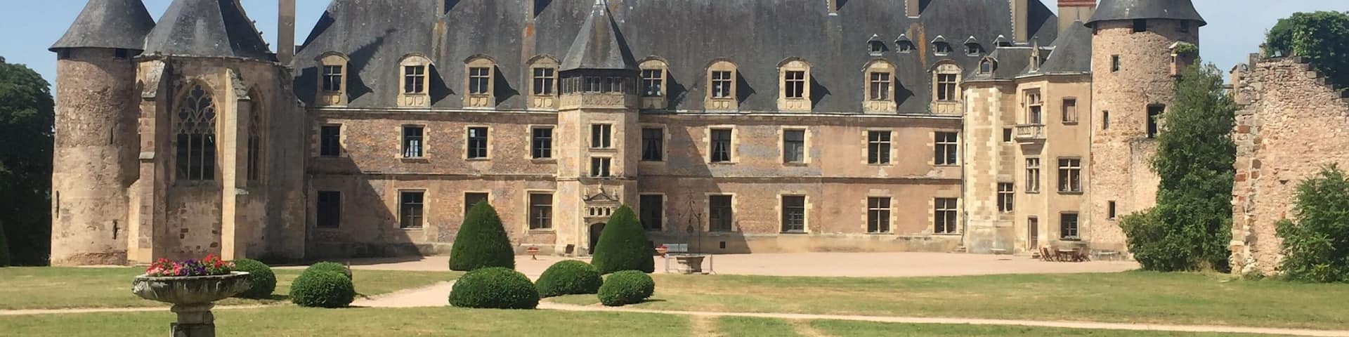 This building is indexed in the Base Mérimée, a database of architectural heritage maintained by the French Ministry of Culture, under the reference PA00093132 .