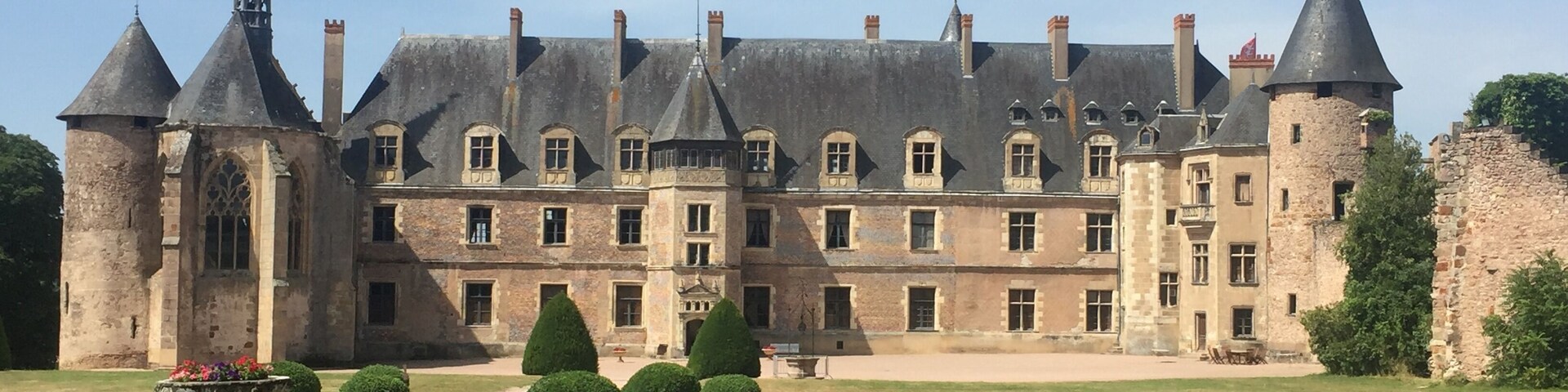 This building is indexed in the Base Mérimée, a database of architectural heritage maintained by the French Ministry of Culture, under the reference PA00093132 .